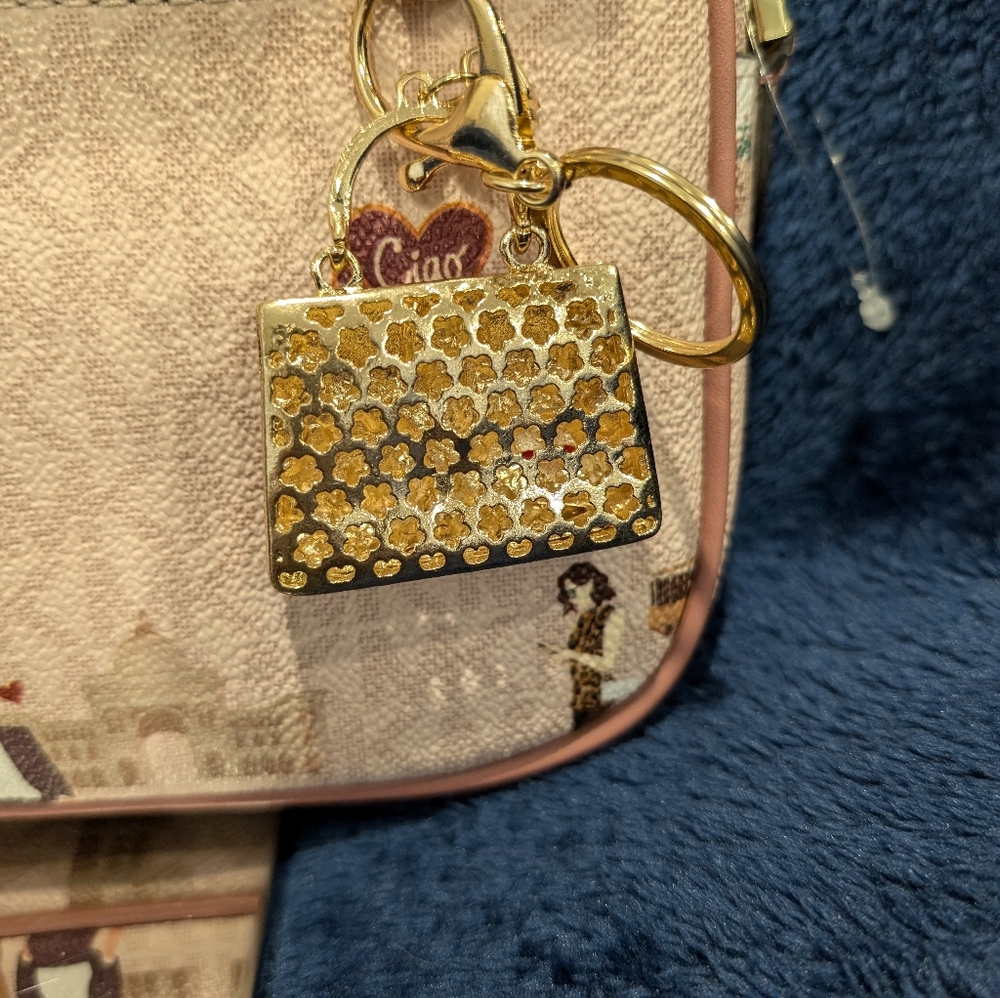 Michael Kors City print Crossbody Bag AND unbranded Bag Charm. 9.5x6.5x2", NWOT - Picture 10 of 13